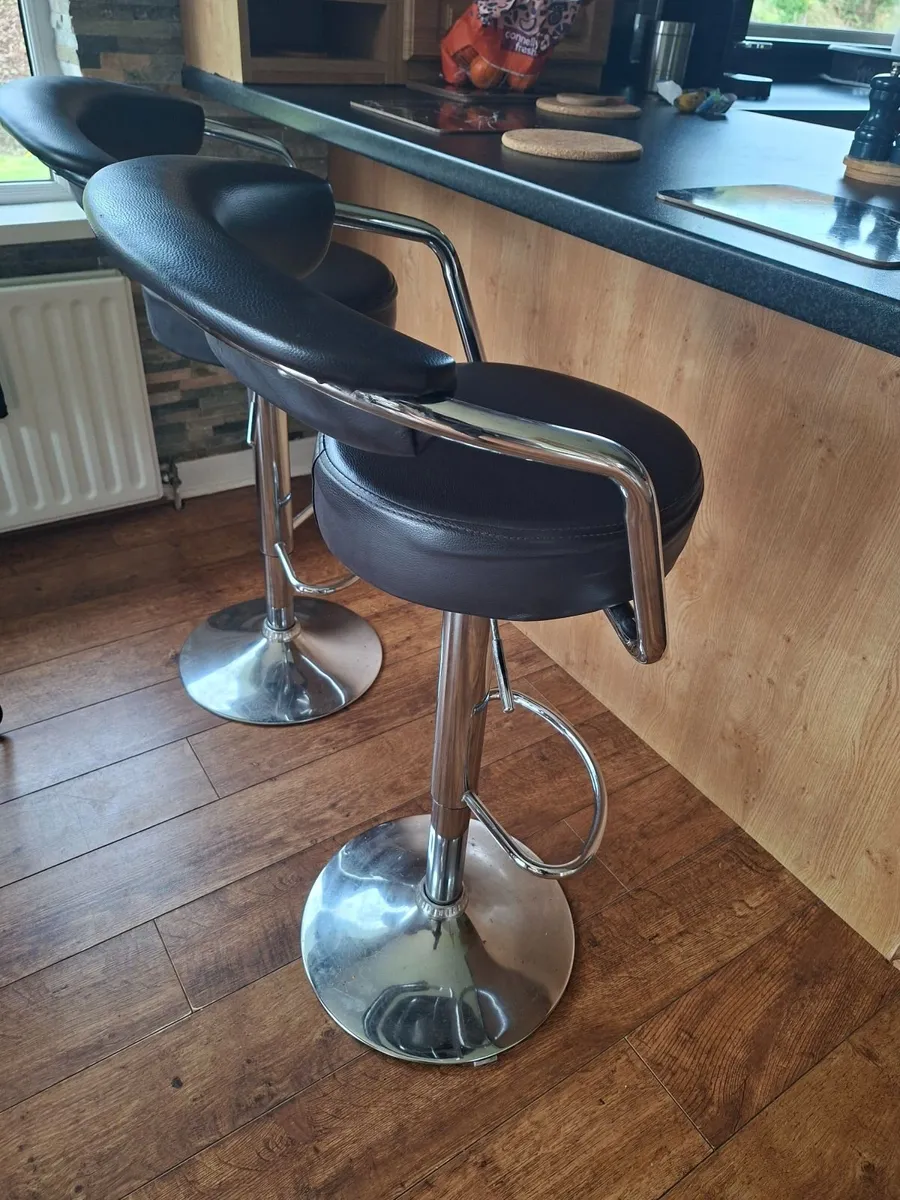Kitchen bar stools - Image 1