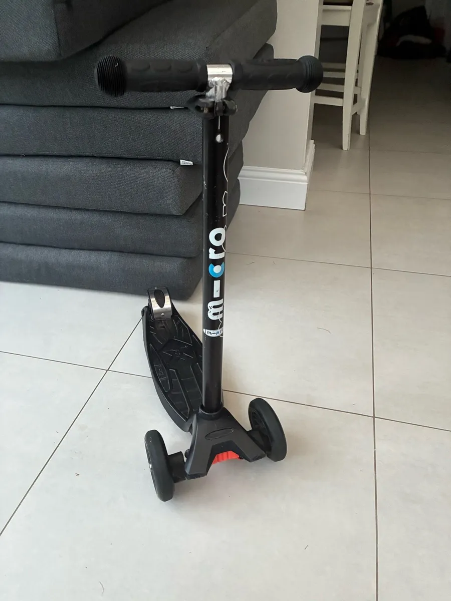 Genuine Maxi Micro 3-Wheel Scooter (Black) - Image 1