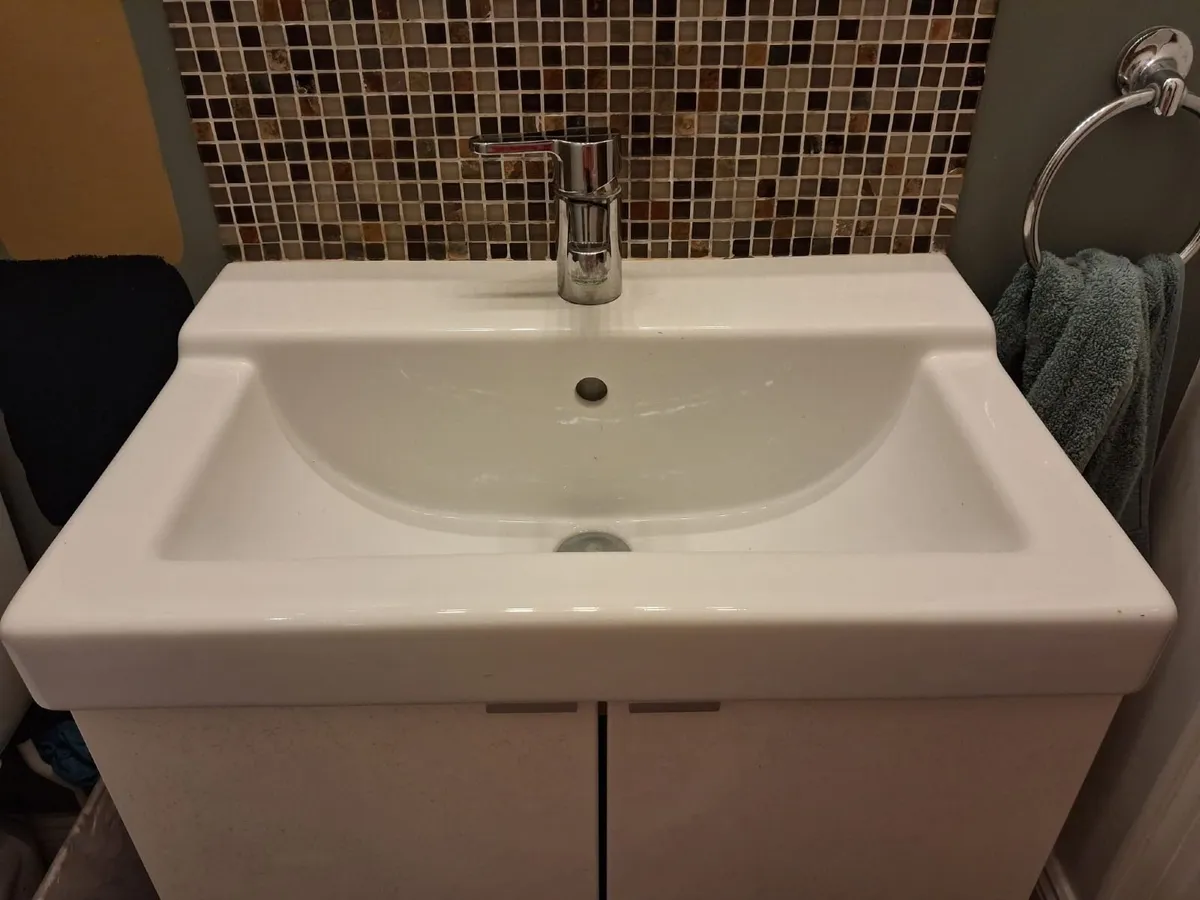 Bathroom sink for sale - Image 1