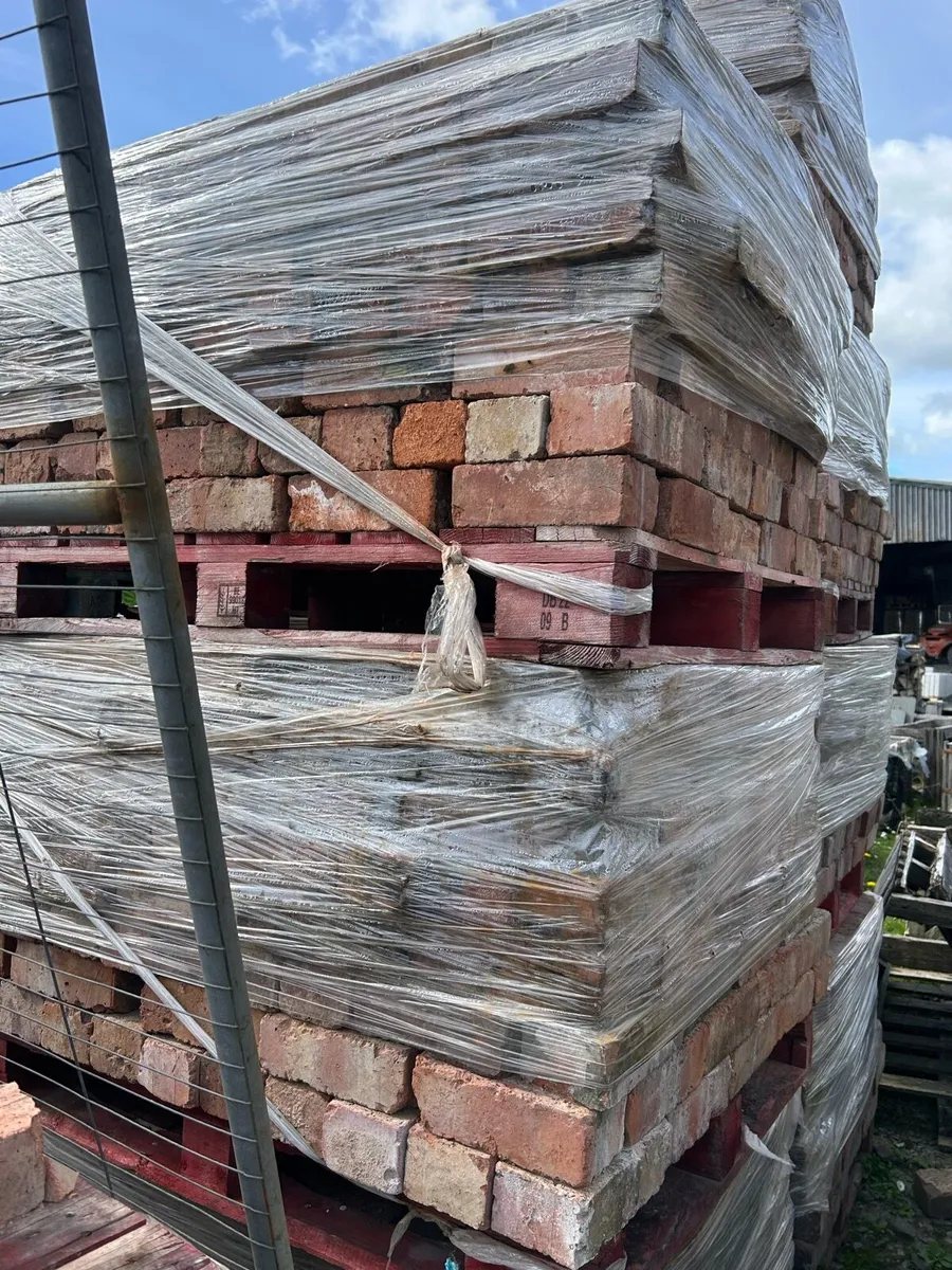 Reclaimed red brick - Image 2