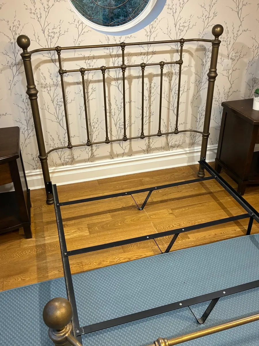 Bed frame - Image 1