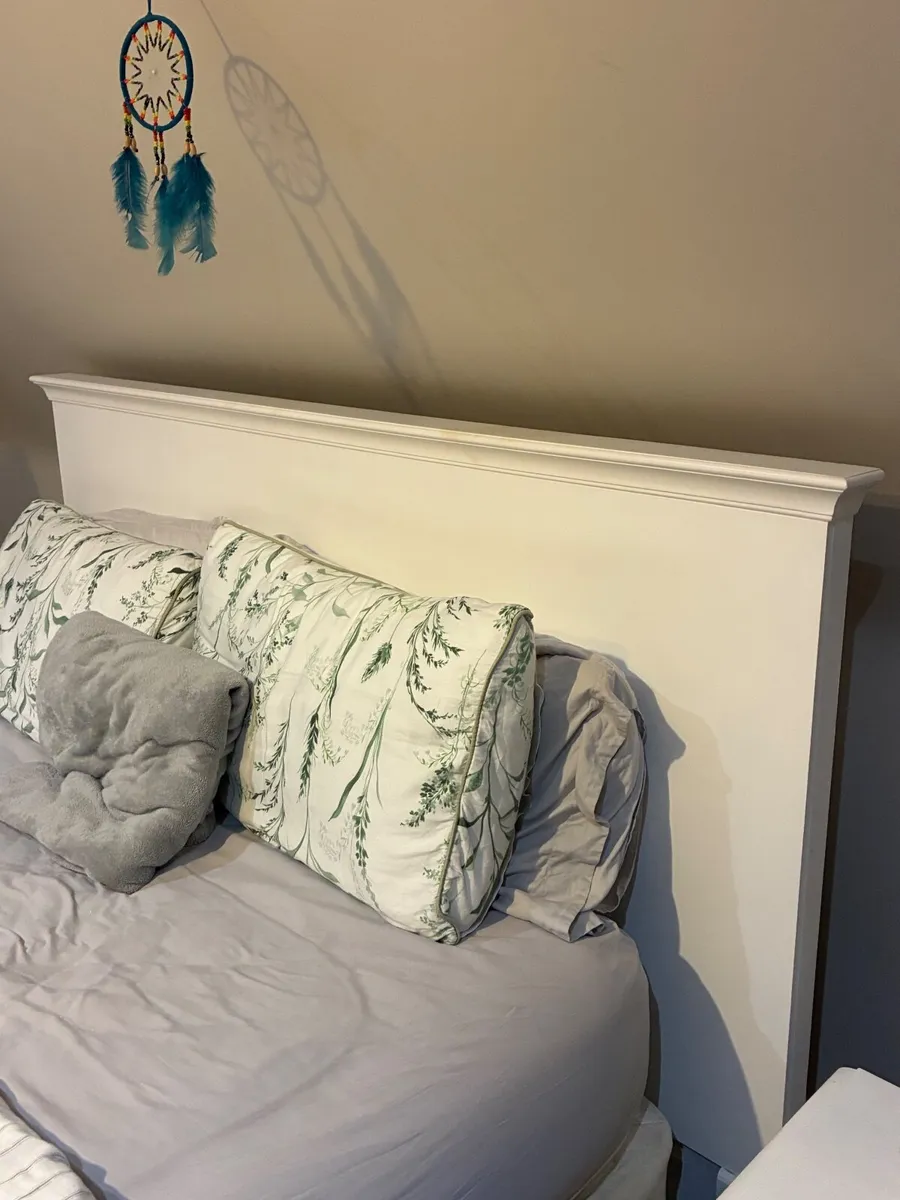 Bed frame - Image 1