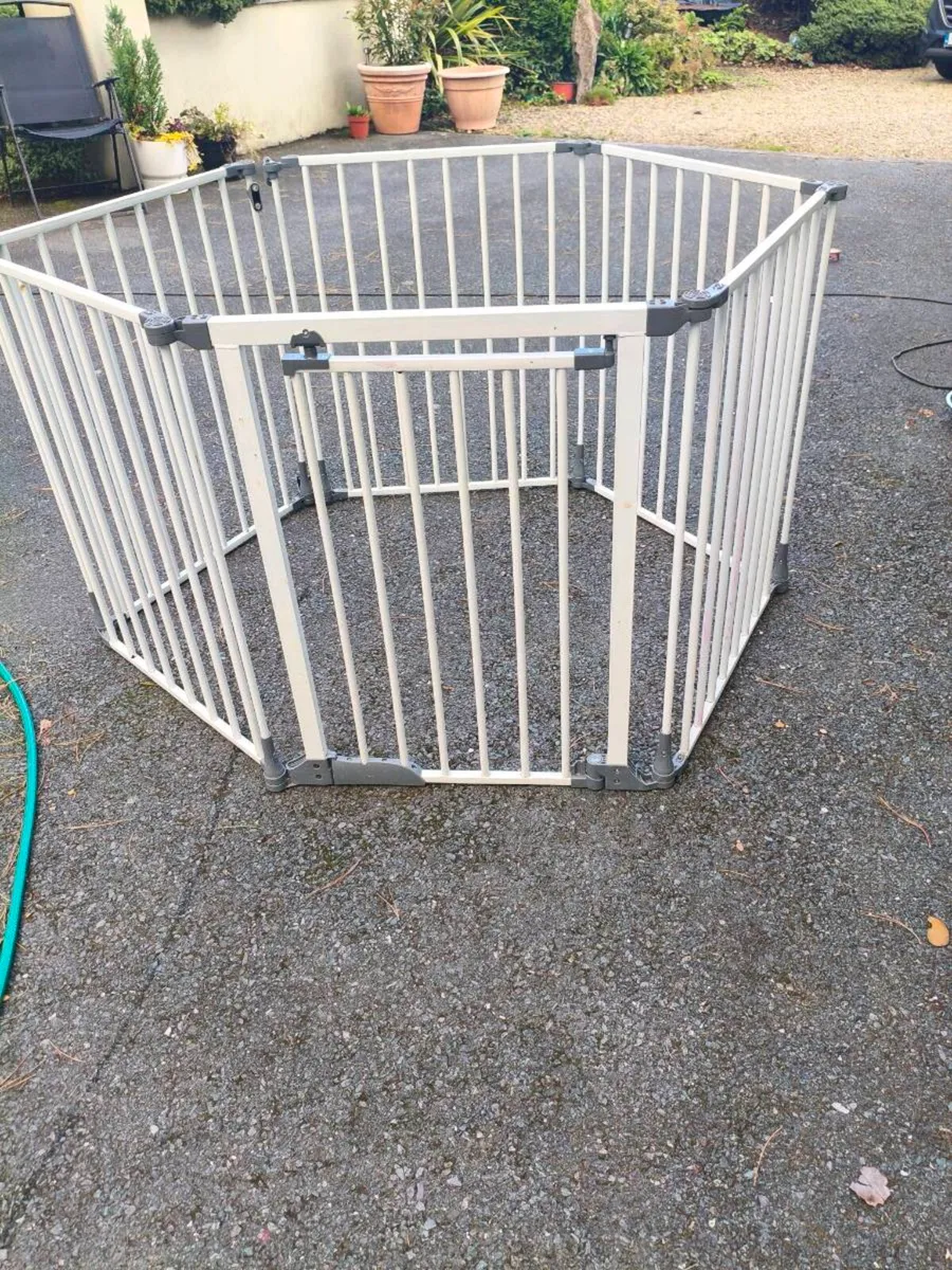 Play pen fire guard, like new 50 euro - Image 1