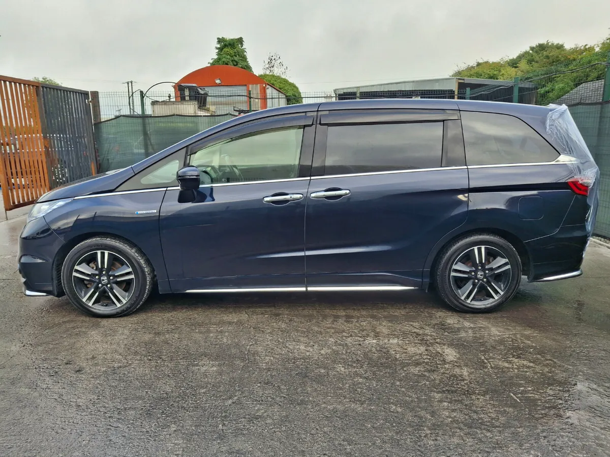 2017 Honda Odyssey Hybrid  Automatic  7 seater - Image 3