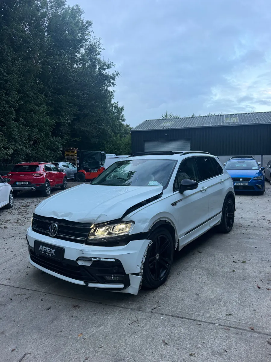 2020 Volkswagen Tiguan R-Line - Image 3