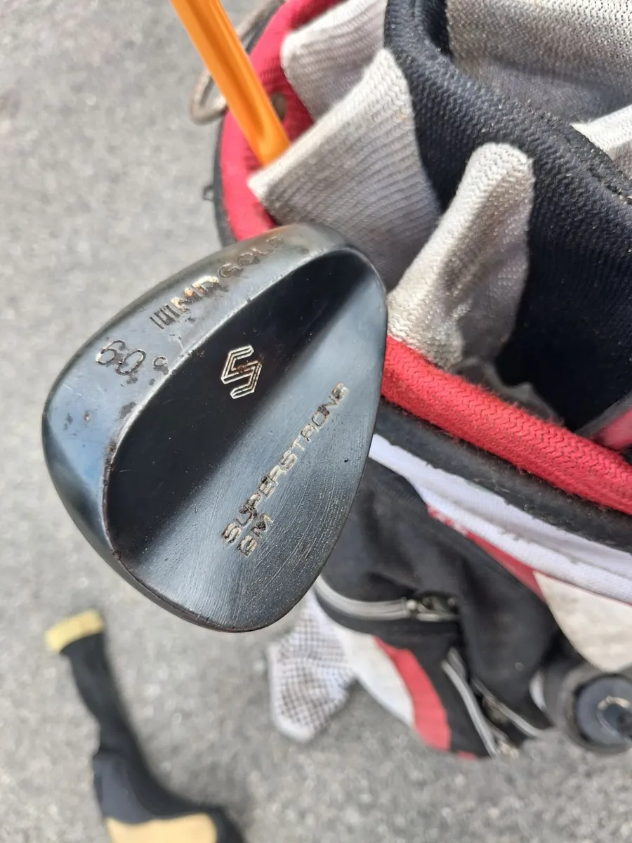 Golf bag and clubs - Image 1