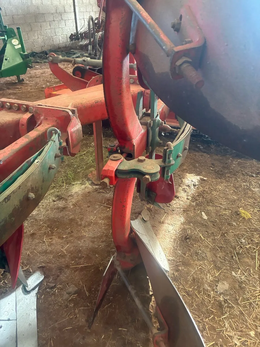 Kverneland 4 furrow plough - Image 2