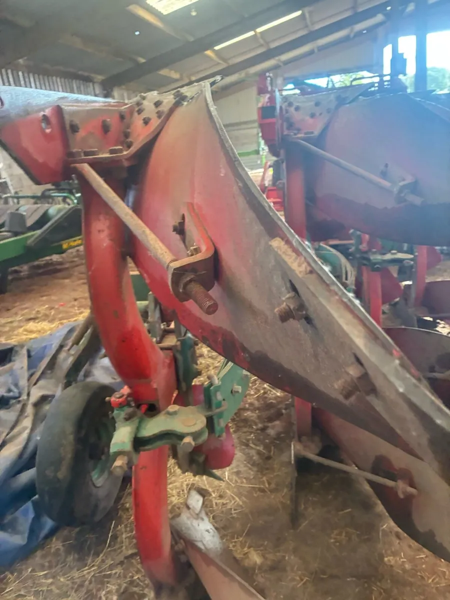 Kverneland 4 furrow plough - Image 3