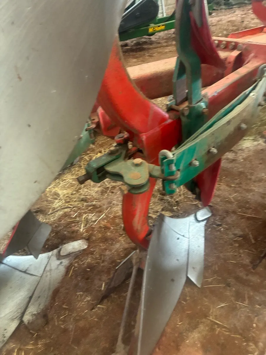 Kverneland 4 furrow plough - Image 4