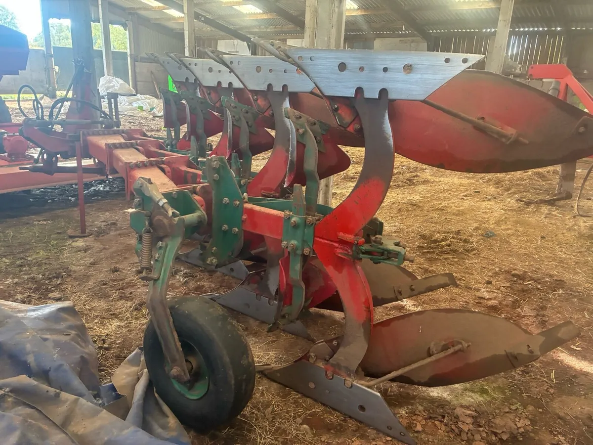 Kverneland 4 furrow plough - Image 1