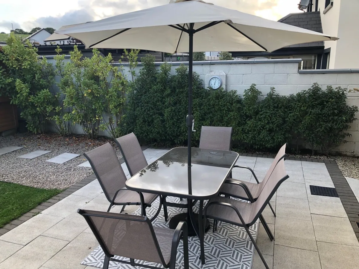 Garden Patio Table & Chairs - Image 1
