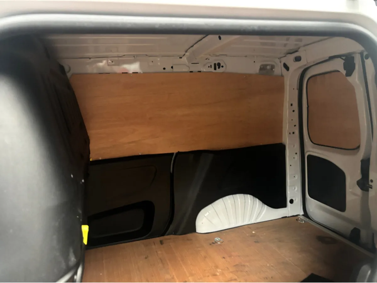 Peugeot Partner PROFESSIONAL PLUS 1.5 H HDI 100 6 - Image 4