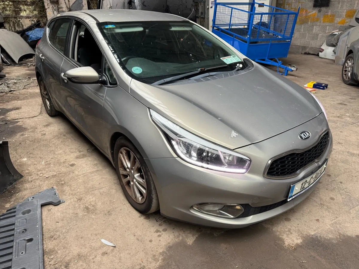 12 Kia Ceed for parts - Image 1