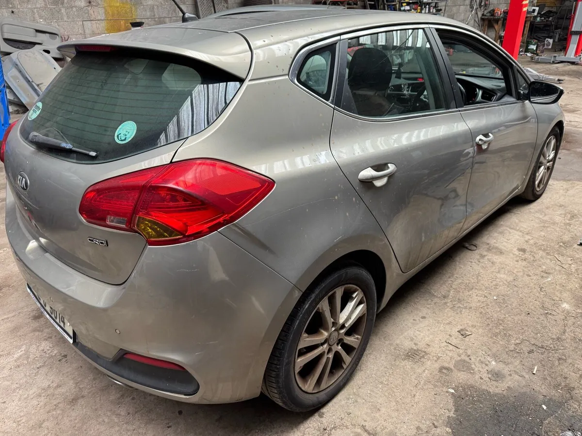 12 Kia Ceed for parts - Image 4