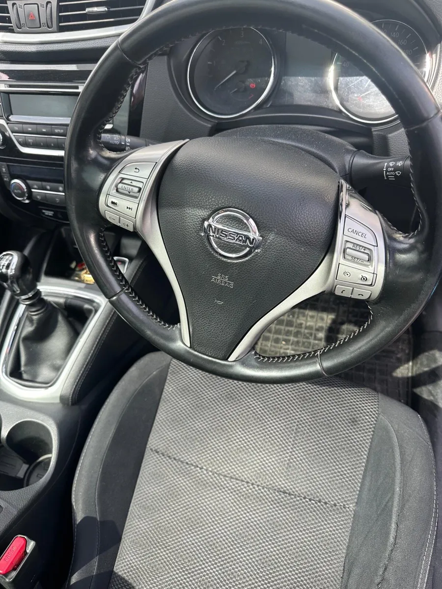 Car NISAAN QASHQAI - Image 4