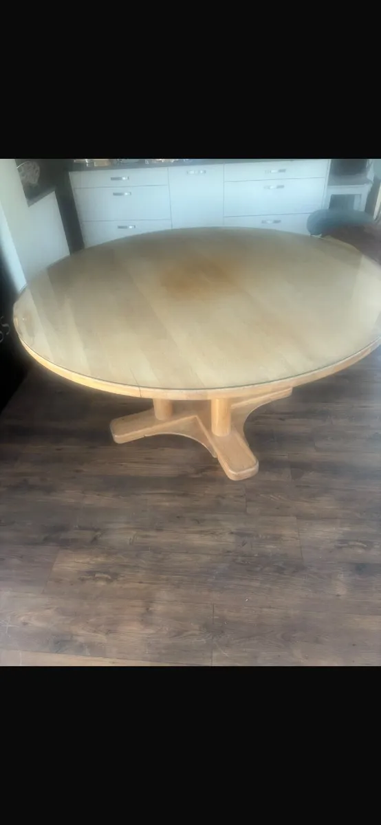 Larry O’ Keefes solid oak round kitchen table - Image 1