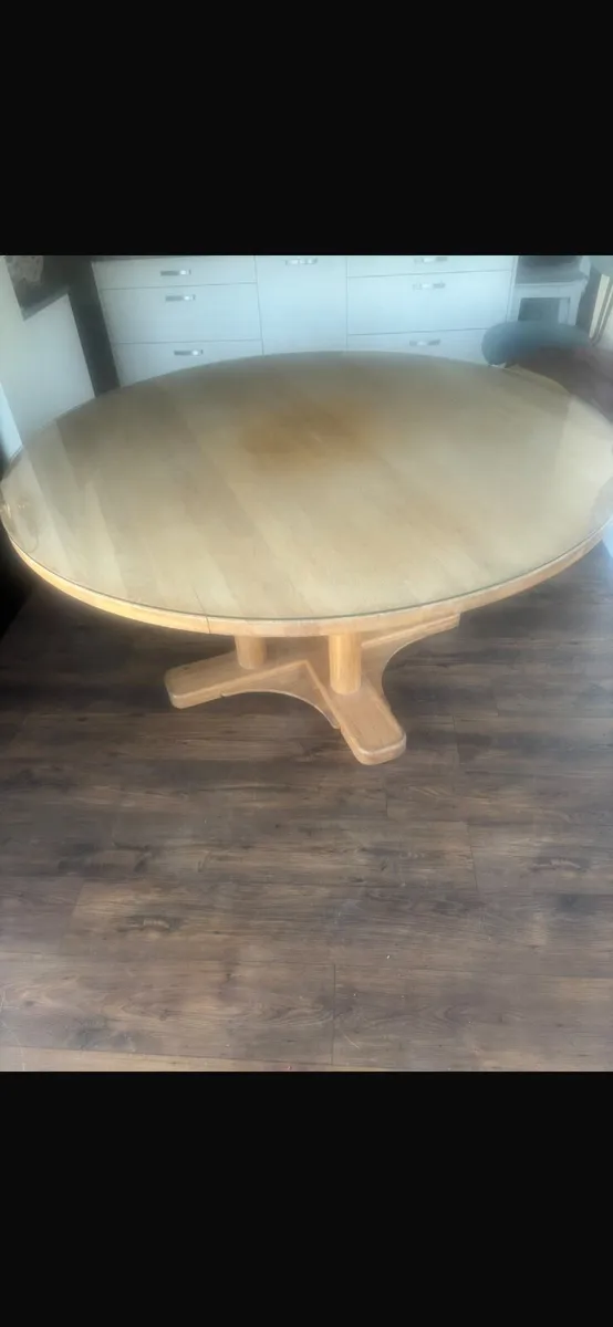 Larry O’ Keefes solid oak round kitchen table - Image 2