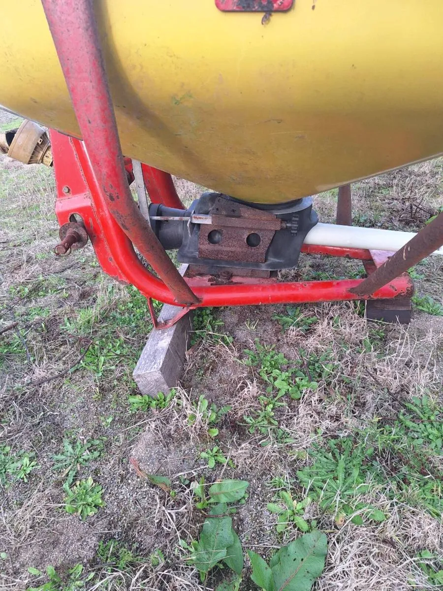 Cosmo Fertiliser Spreader - Image 2