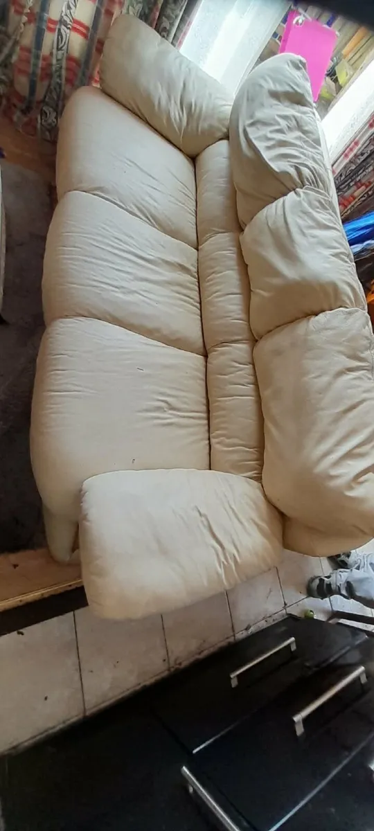 Sofa and 2 armchairs free to take away - Image 1