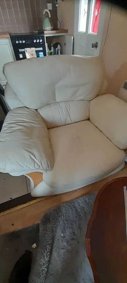 Sofa and 2 armchairs free to take away - Image 2
