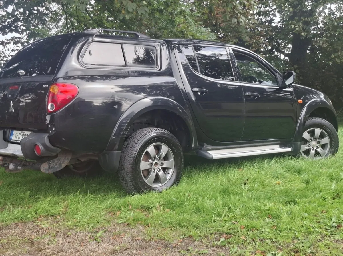 Mitsubishi L200 2011 - Image 1