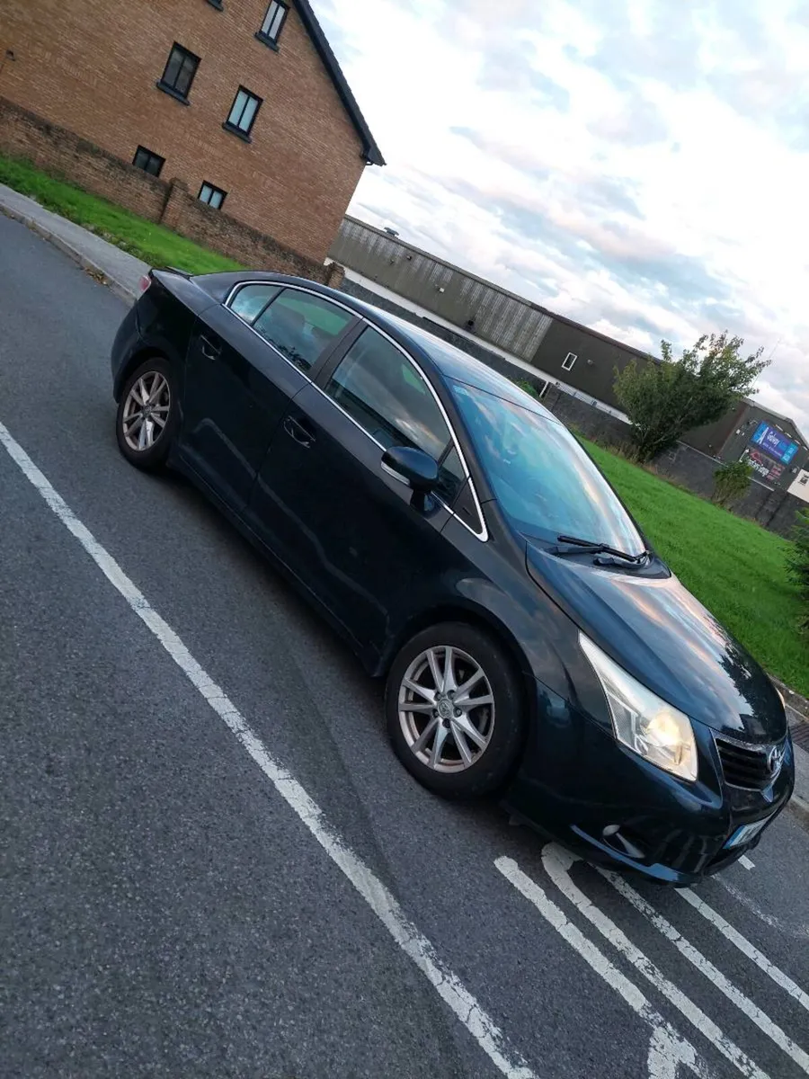 2011 Toyota Avensis 2.0 D-4D – FOR PARTS / REPAIR - Image 1