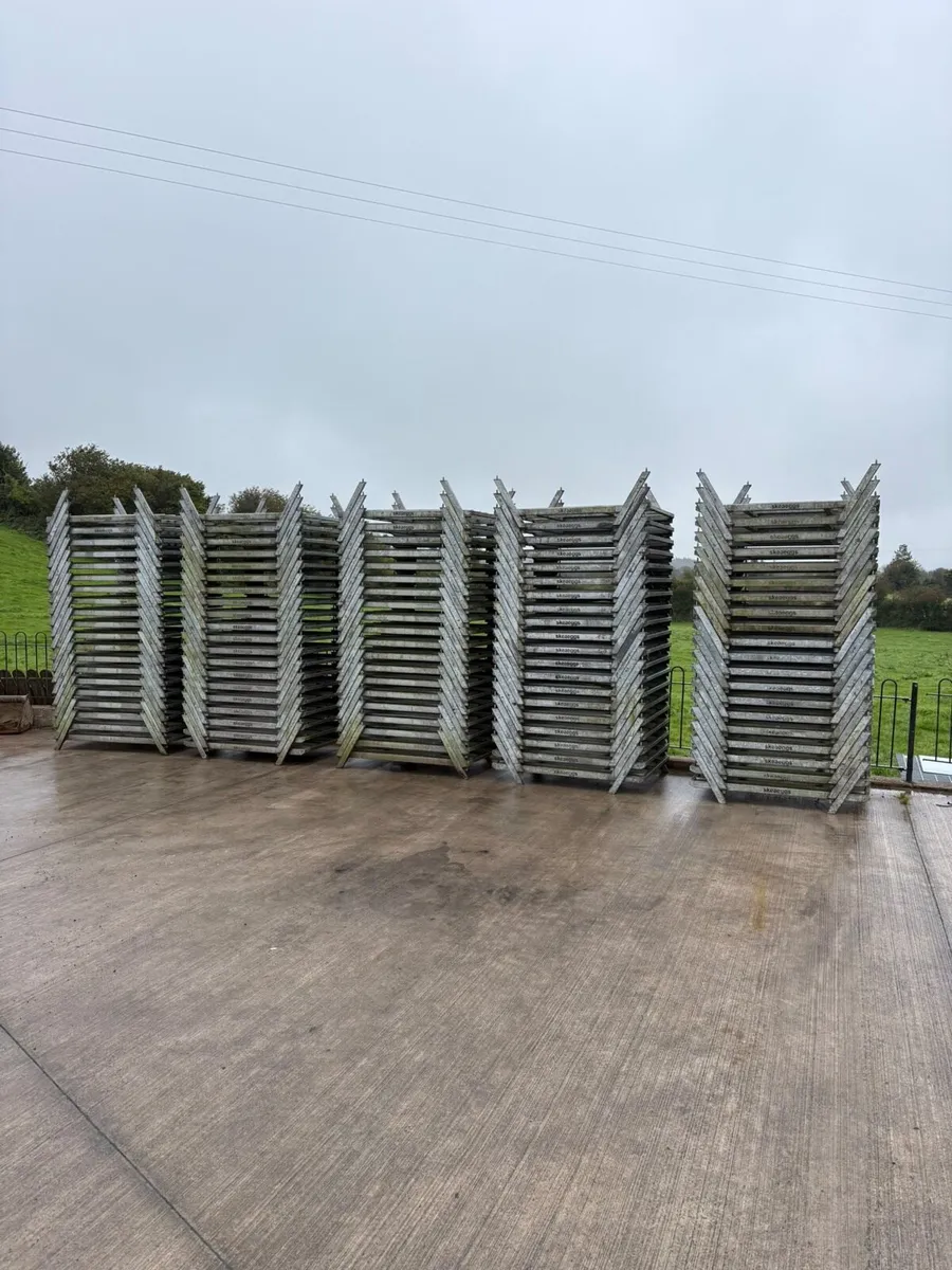 Stacking stillages - Image 4