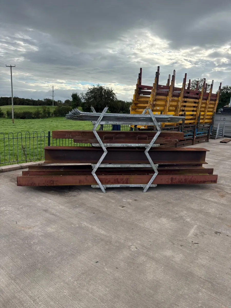 Stacking stillages - Image 1
