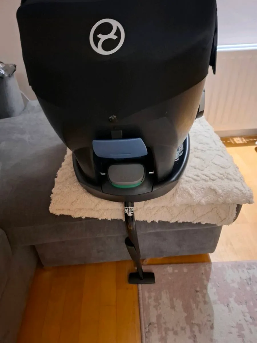 Cybex car seat - Image 3