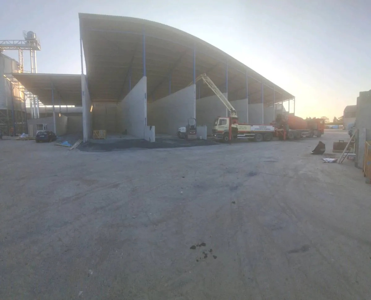 farm building - Image 2