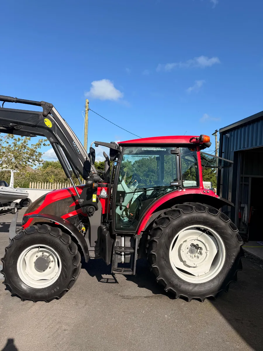 Valtra A104 - Image 2