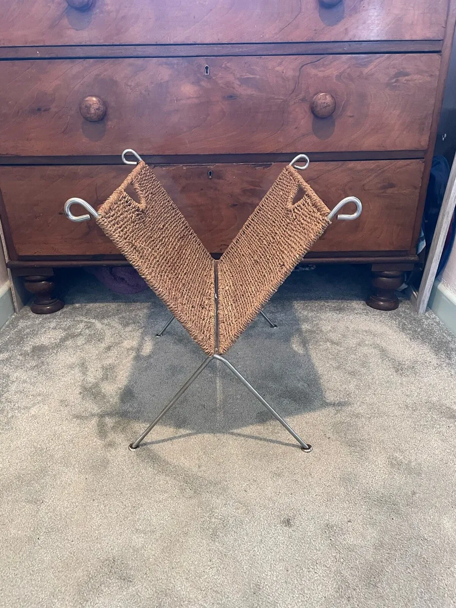 Midcentury rattan vinyl or magazine rack - Image 2