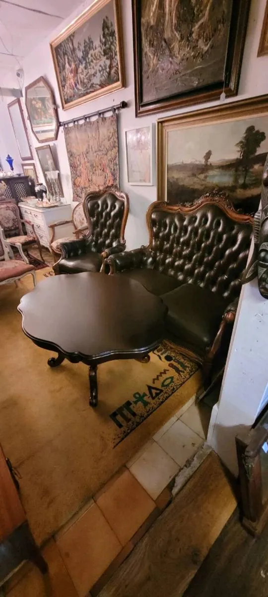 Chesterfield 2+1+coffee table - Image 1