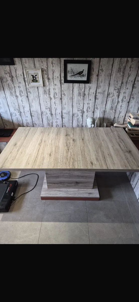 Kitchen table - Image 1