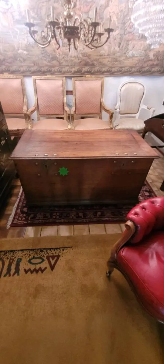 2 large French Oak 19th century trunks.200 eu.each - Image 2