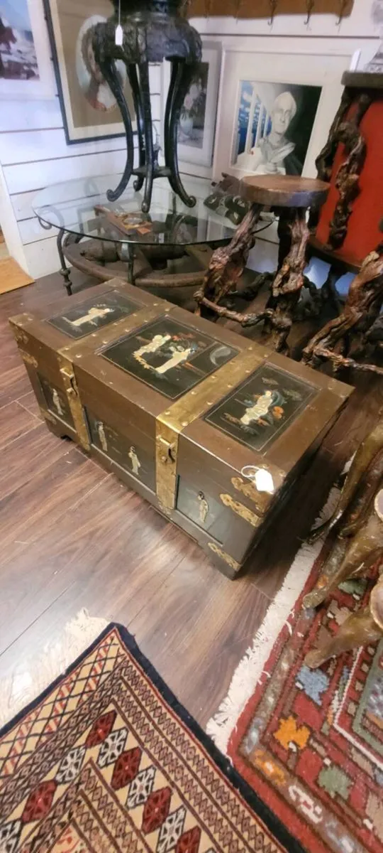 Old Chinese trunk - Image 1
