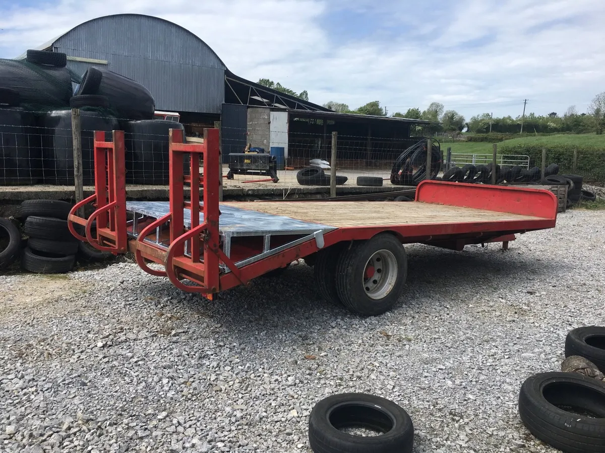 Low loader - bale trailer - Image 1
