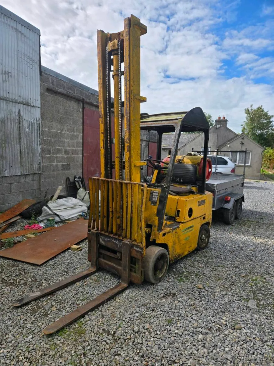 Clarke fork lift - Image 1