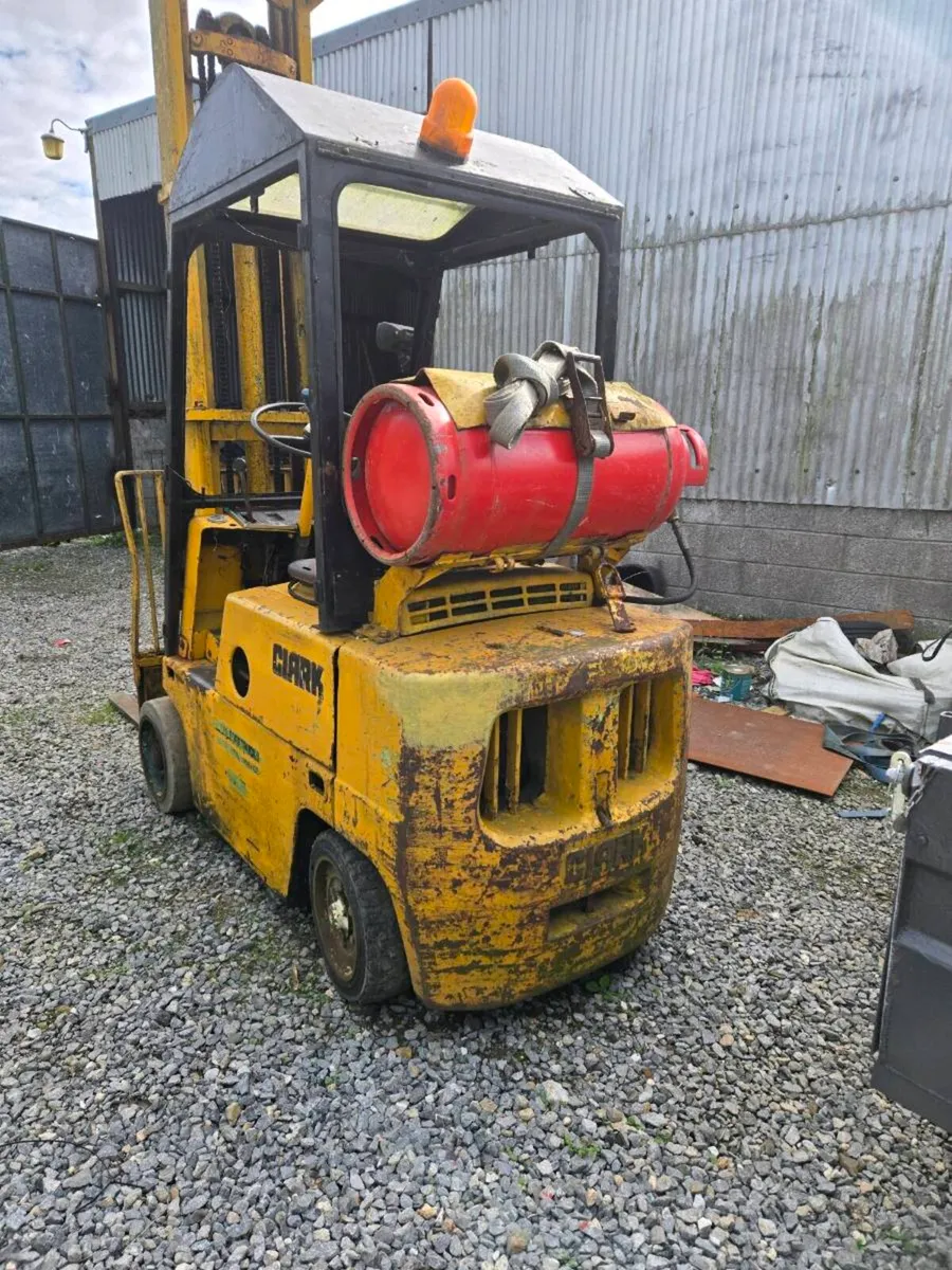 Clarke fork lift - Image 4