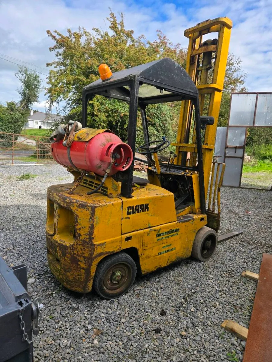 Clarke fork lift - Image 3