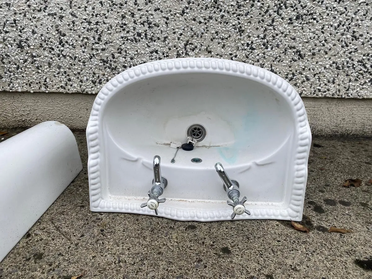 Traditional White Bathroom Suite - WC & Basin - Image 2