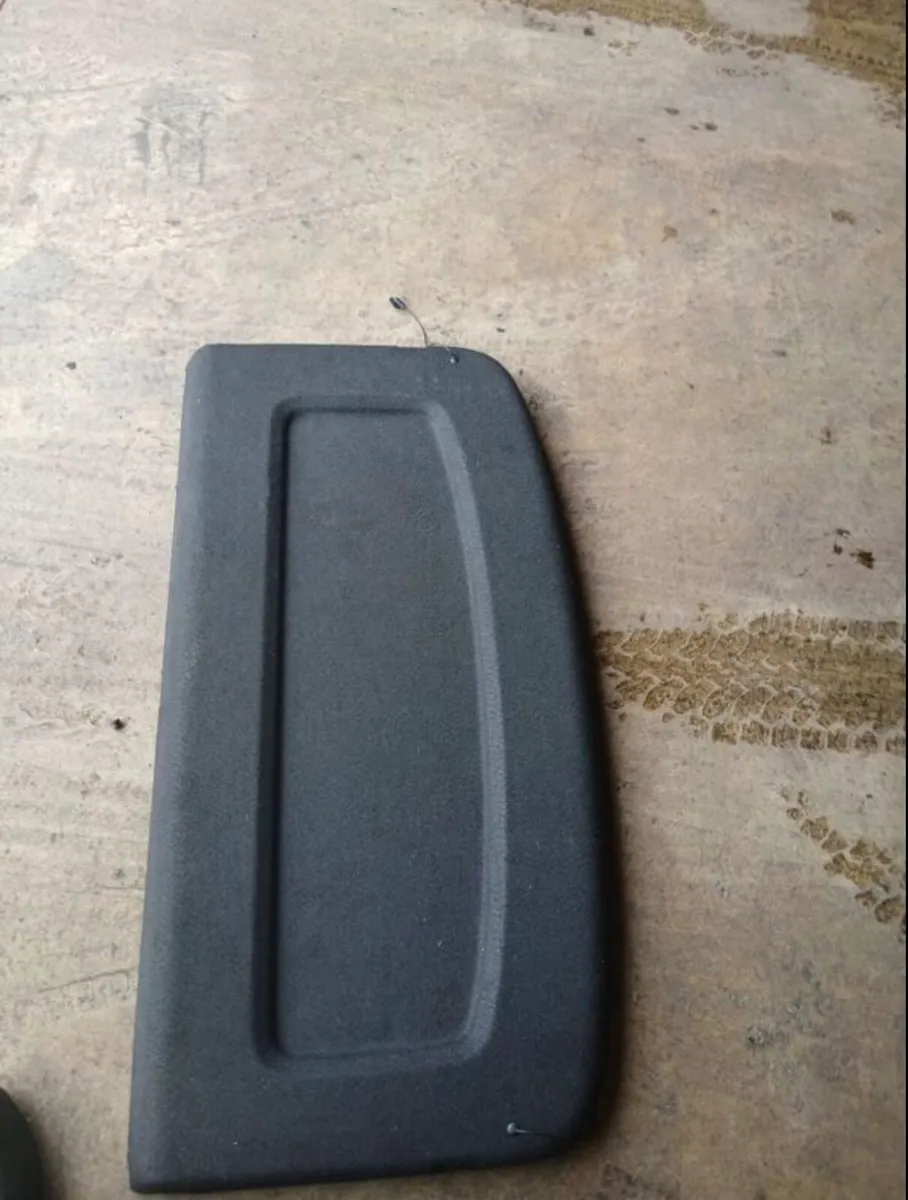 Ford Focus Parcel Shelf - Image 1