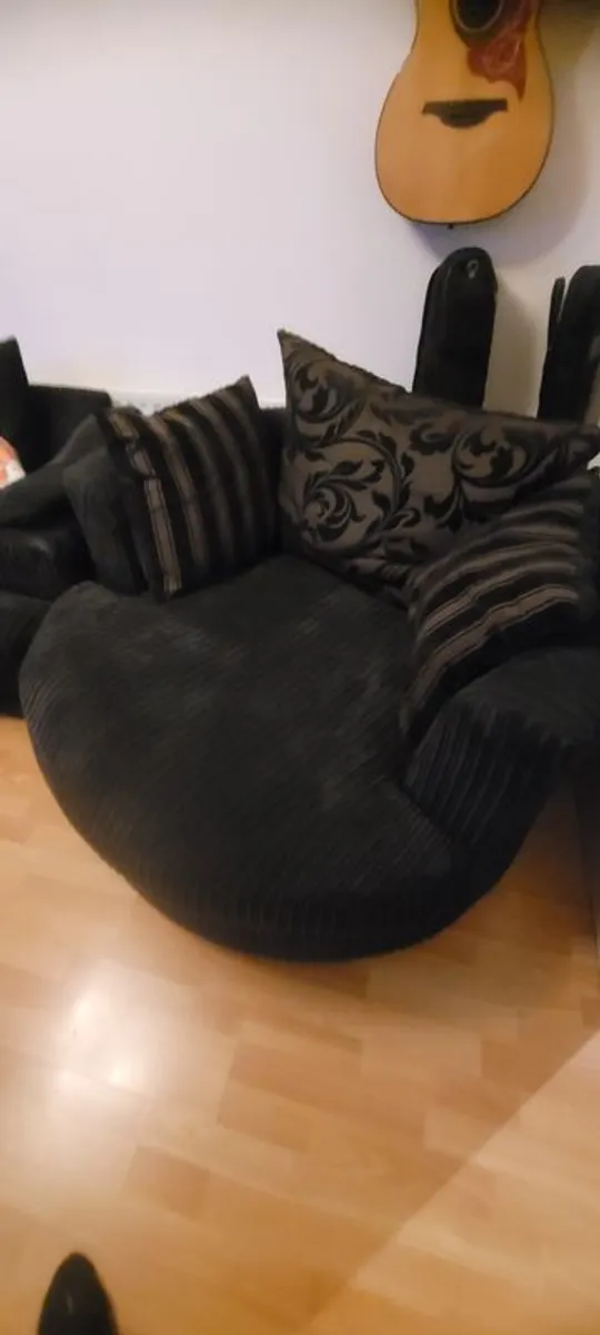 Swivel chair - Image 1
