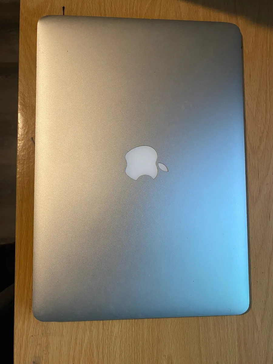 Macbook Air - Image 2