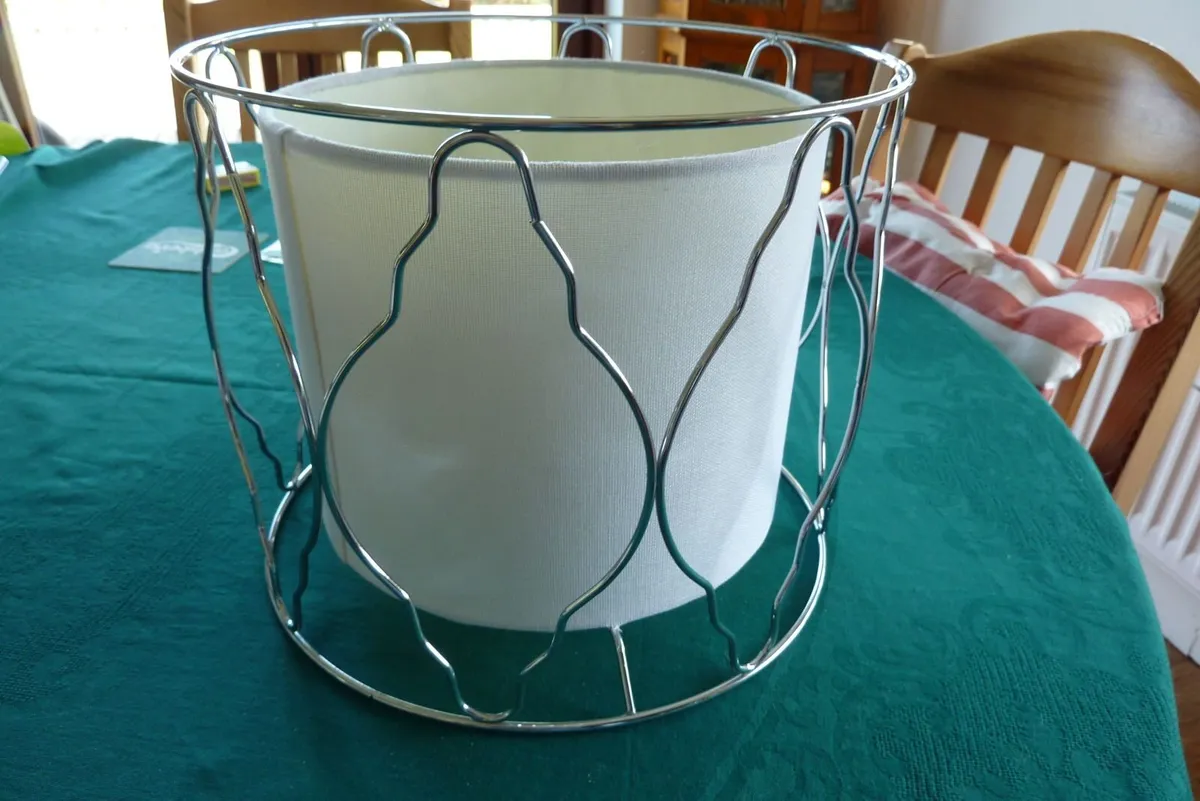 White lampshade - Image 1
