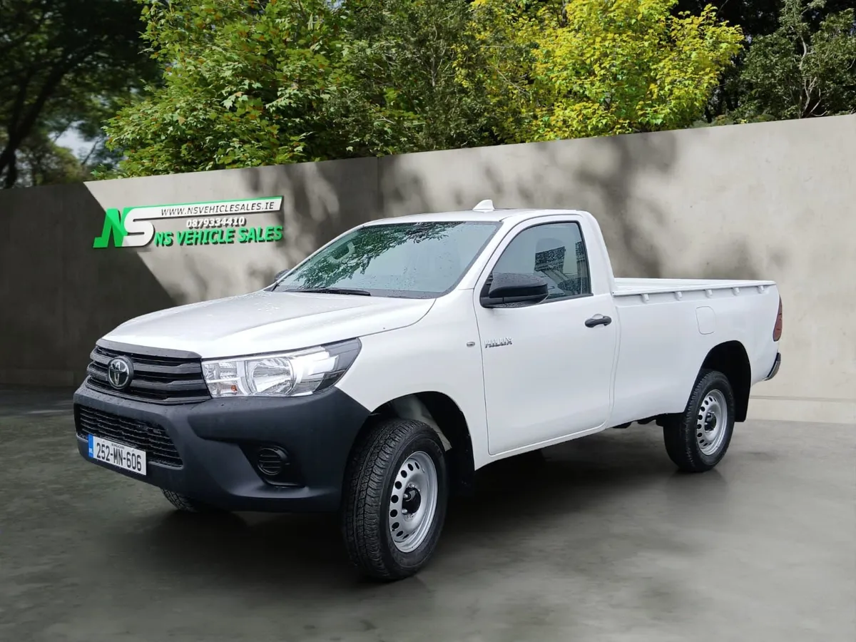 2025 Toyota Hilux single Cab - Image 3