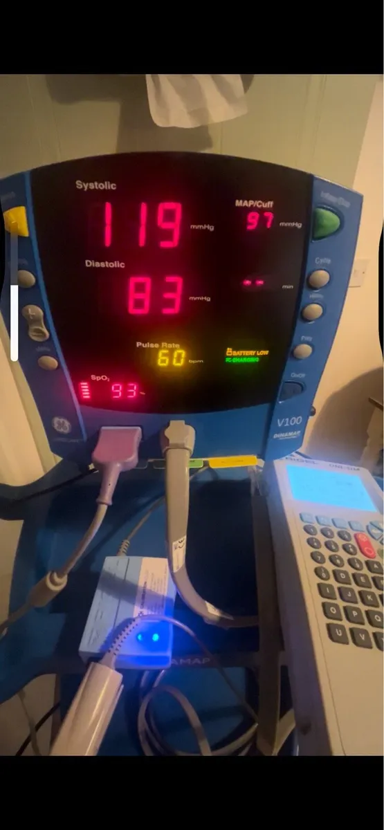 GE Dinamap V100 Monitor - Tested - Vet GP Clinic - Image 1