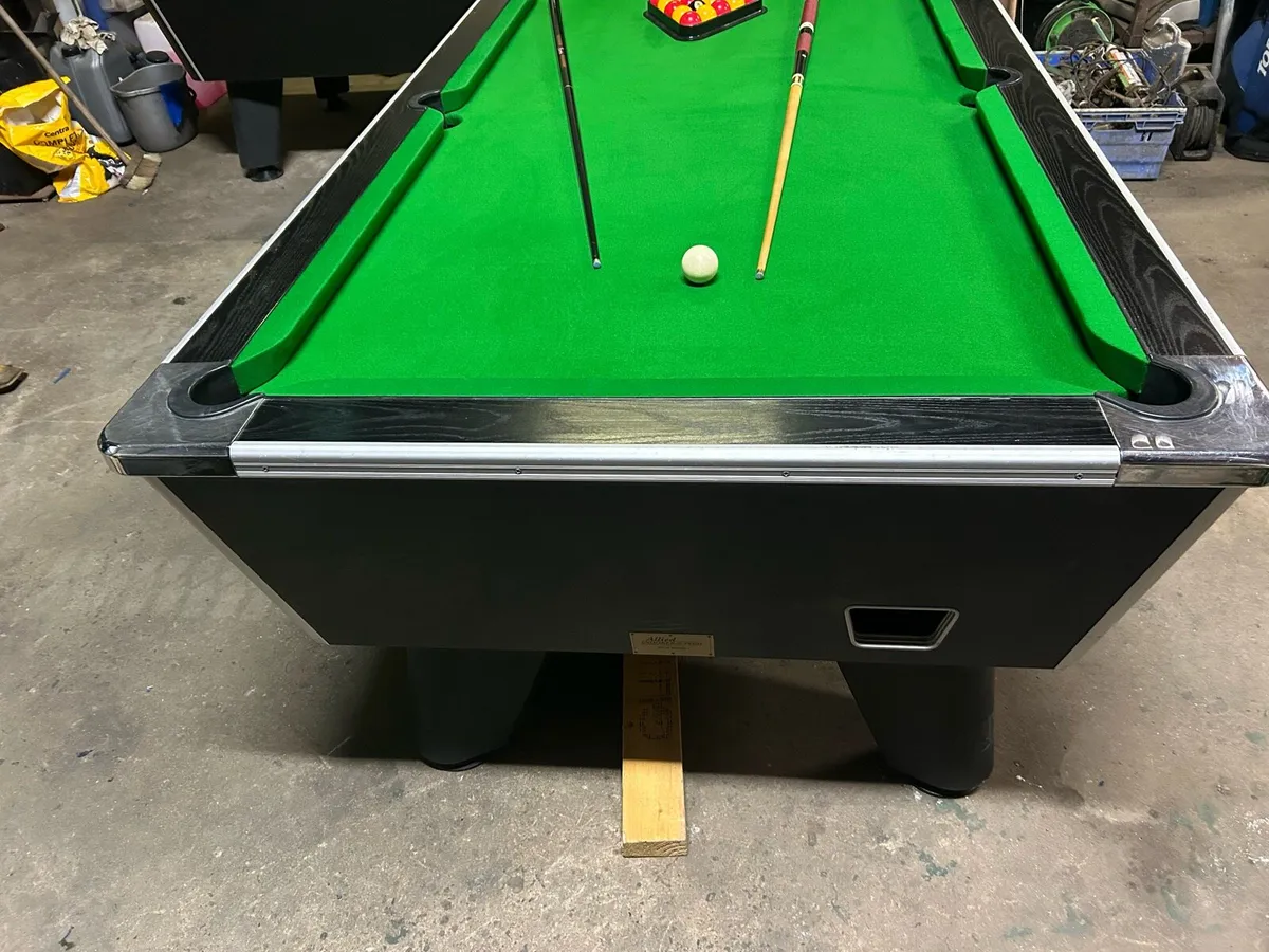 Pool table - Image 2