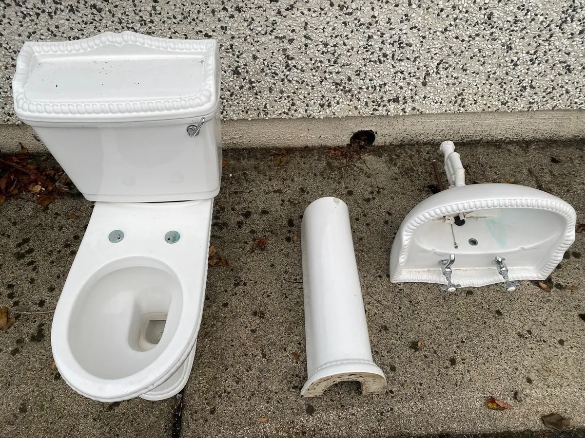 Traditional White Bathroom Suite - WC & Basin - Image 1