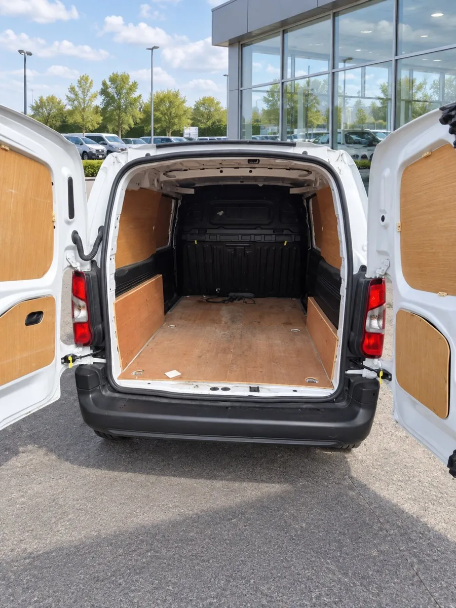 Opel combo 241 49 k miles - Image 3